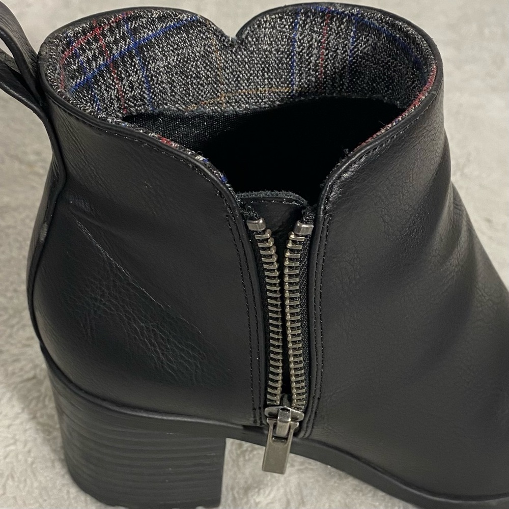 Life Stride Michelle Black Faux Leather Booties Women’s Size 6.5M - Picture 11 of 11
